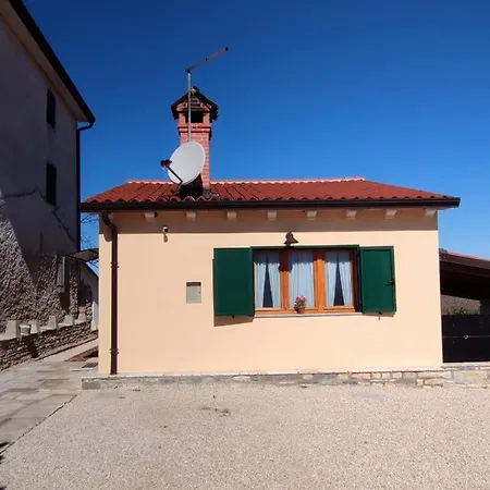 Iskra Apartman *
